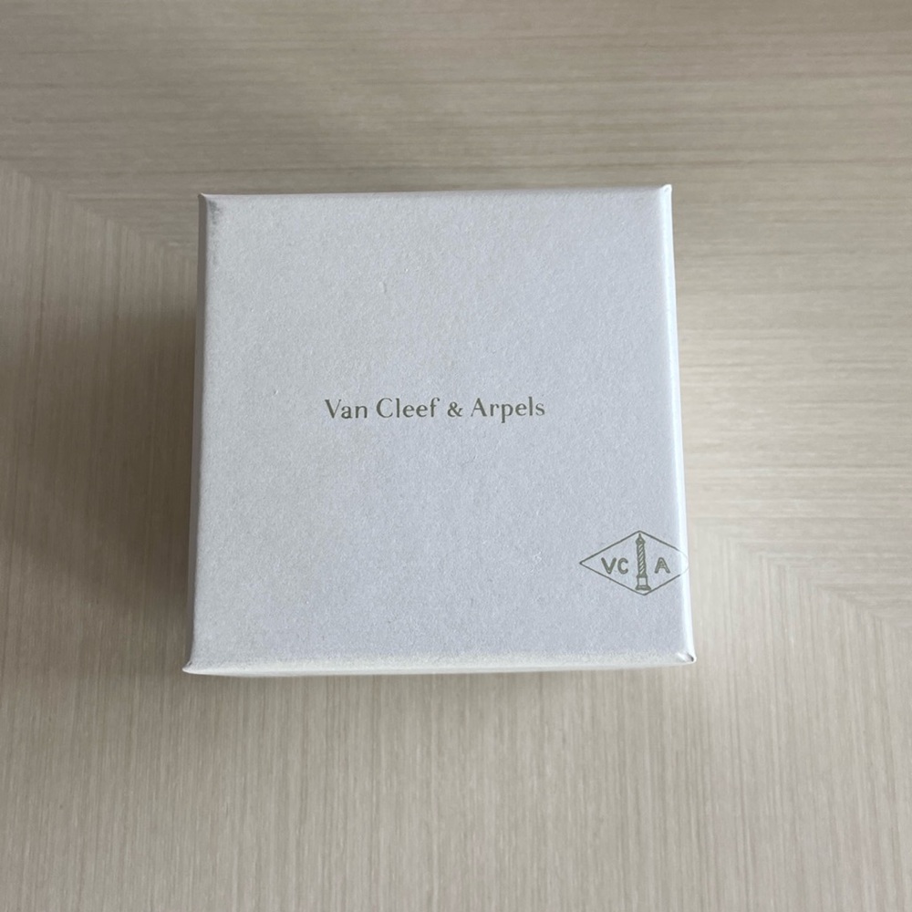 Van Cleef & Arpels white box VCA